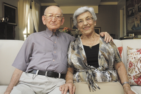 Na próxima quinta-feira, 25 de outubro, o sr. Jorge Saad Braim e a dona Luíza Jorge Saad estarão completando 70 anos de união. O casal tem 7 filhos: Michel, Rosemeire, Renato, Rosângela, Ricardo, Roberto e Raquel. Vieram também 15 netos e 8 bisnetos. Sr. 